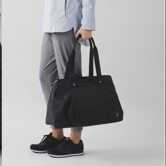 Lululemon Om The Day Bag Black Reflective Large Duffle Yoga Mat Gym Travel - Picture 2 of 16